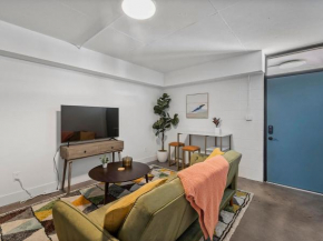 Classic Studio with Queen Bed, City Walkable!